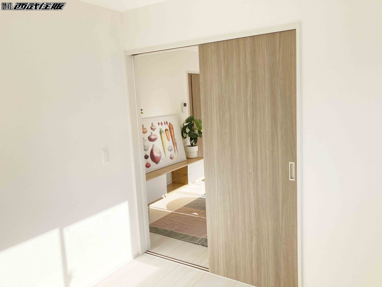 【1階・洋室】リビングと繋がる洋室は扉を開放すると大空間に変身します！同仕様写真