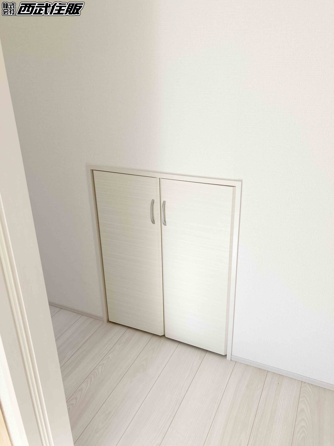 【1階・廊下】収納が廊下にあるから家全体がすっきり使いやすさ満点。同仕様写真