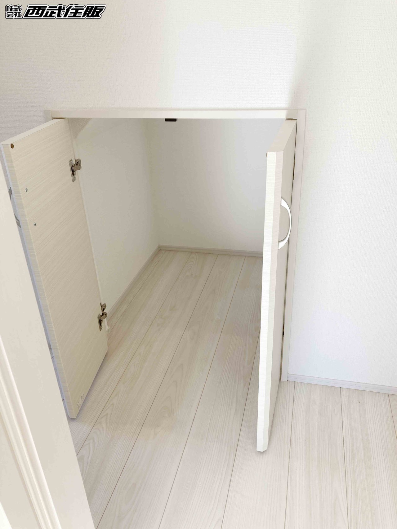 【1階・廊下】収納が廊下にあるから家全体がすっきり使いやすさ満点。同仕様写真