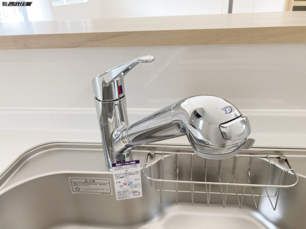 【キッチン水栓】ビルトインタイプの浄水器で、飲み水も安心です。