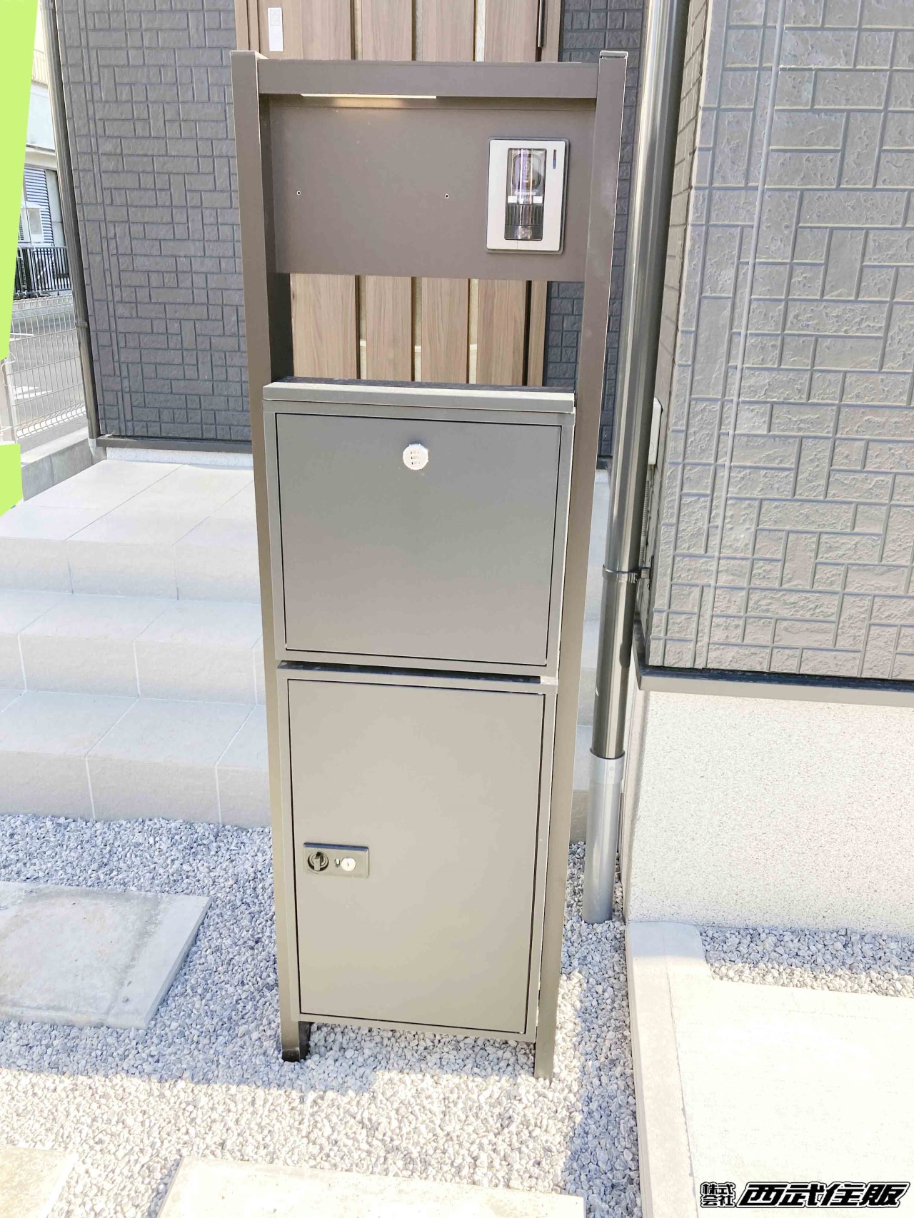 【ポスト】宅配ボックスも付いたスタイリッシュなポストですね！同仕様写真