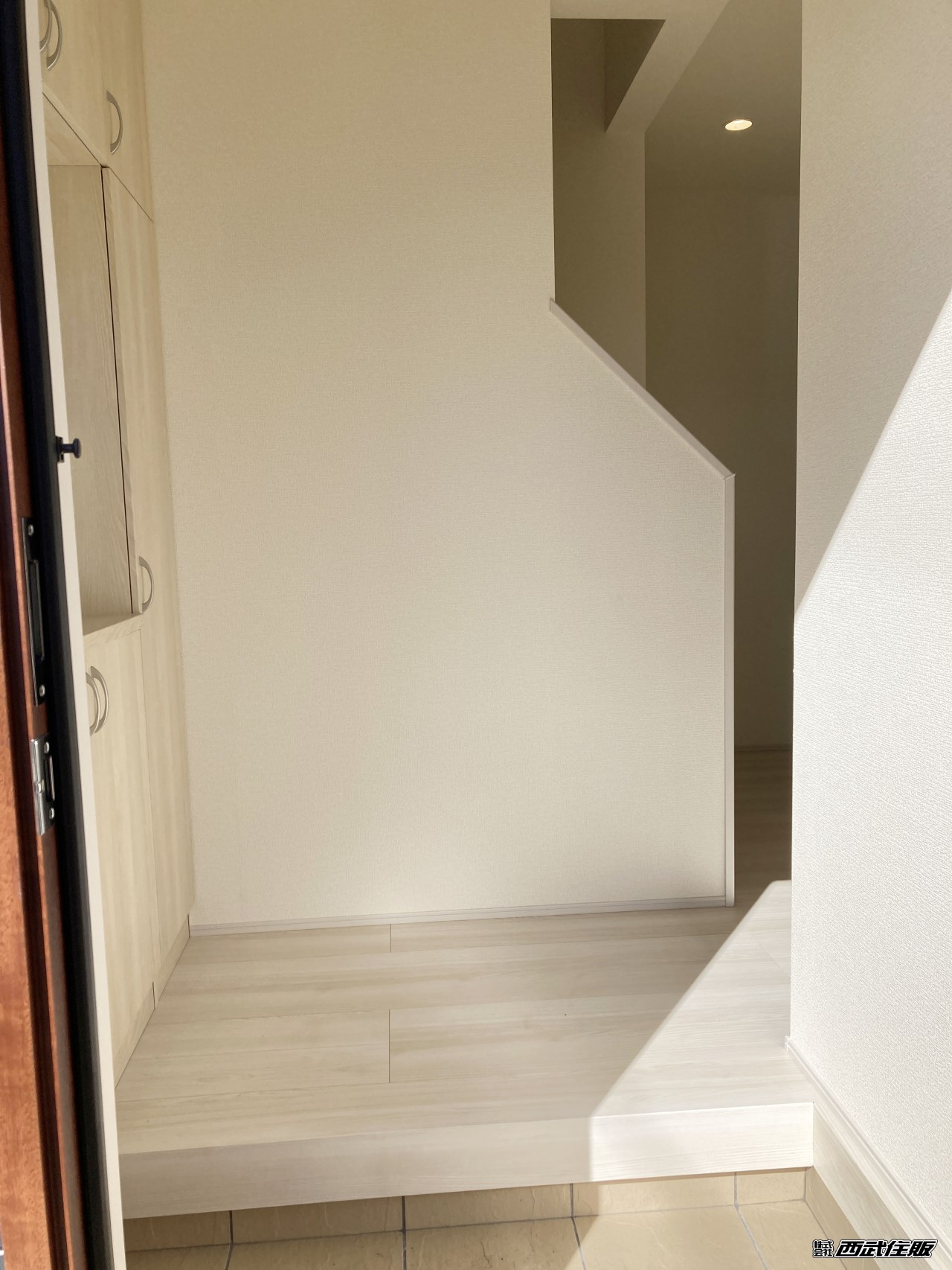 【玄関ホール】大きなシューズBOXで玄関はスッキリ綺麗に片付きますね!同仕様写真