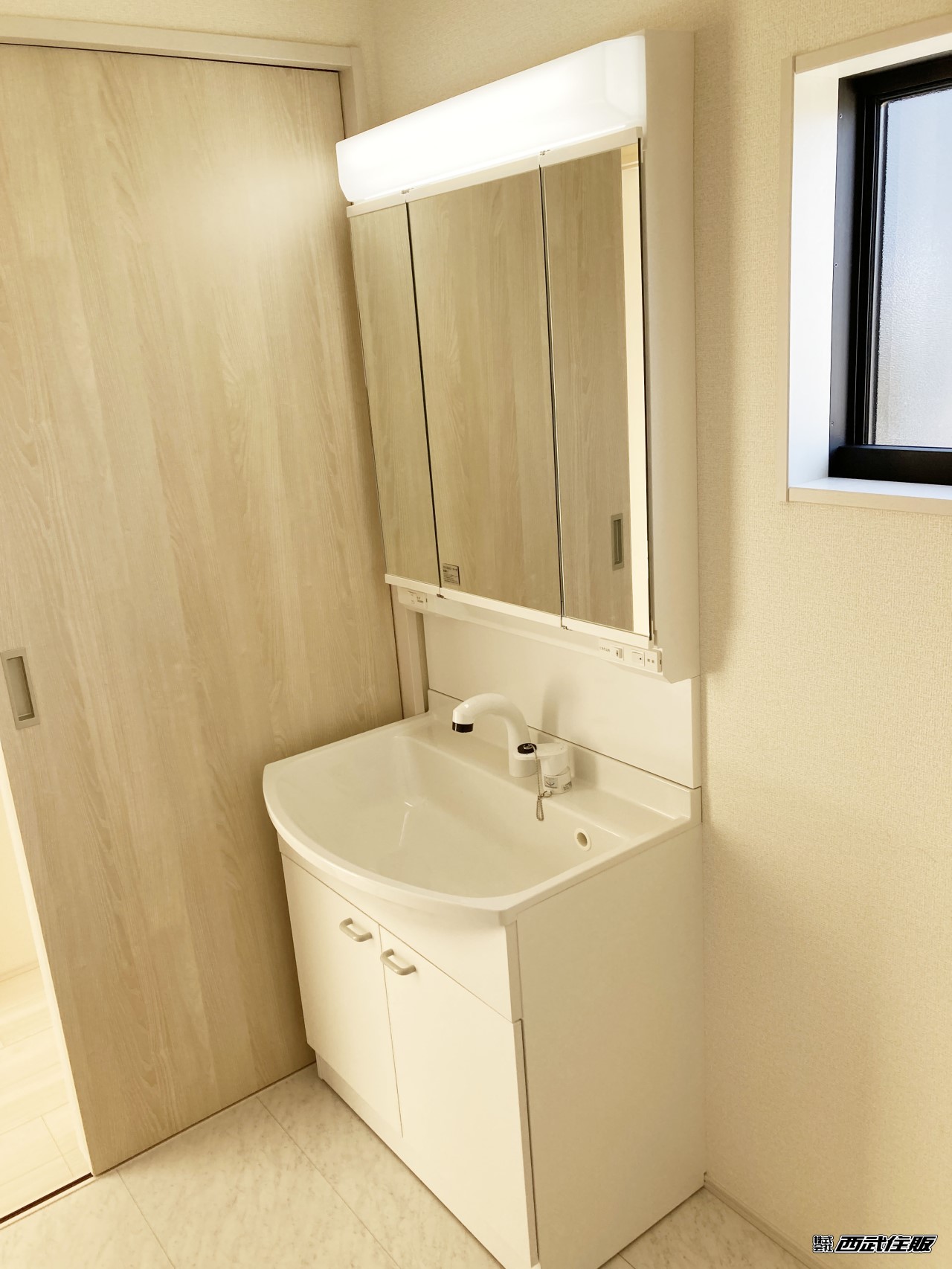 【シャワードレッサー】使い勝手の良い洗面化粧台で収納も充実しています。同仕様写真