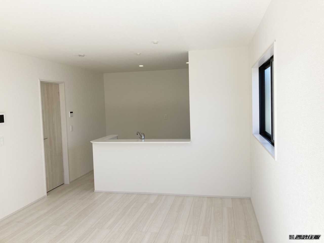 【リビング】リビングから見えるダイニング&キッチンは広いですね!同仕様写真