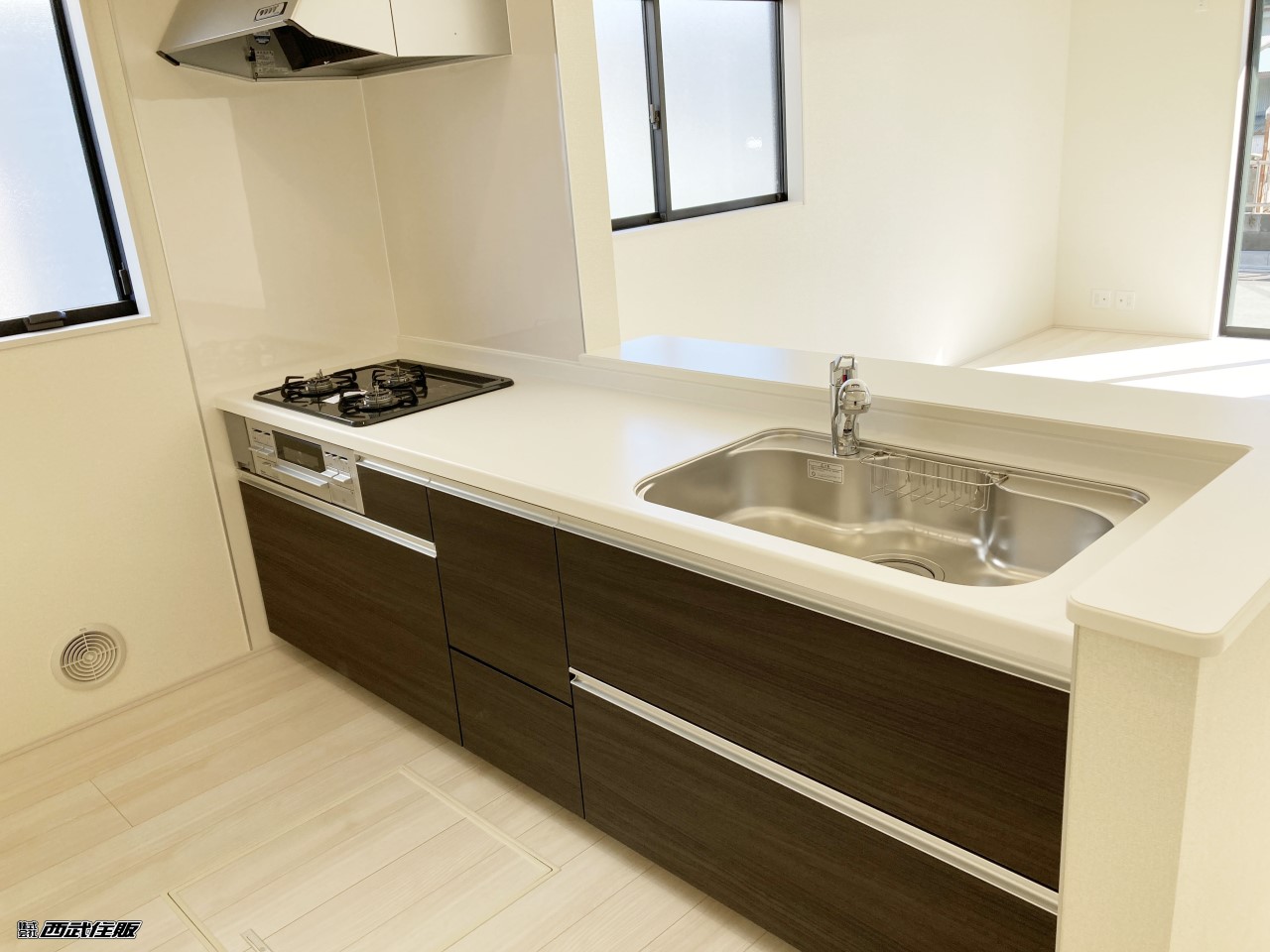 【対面システムキッチン】落着いた木目が素敵なキッチンです!同仕様写真