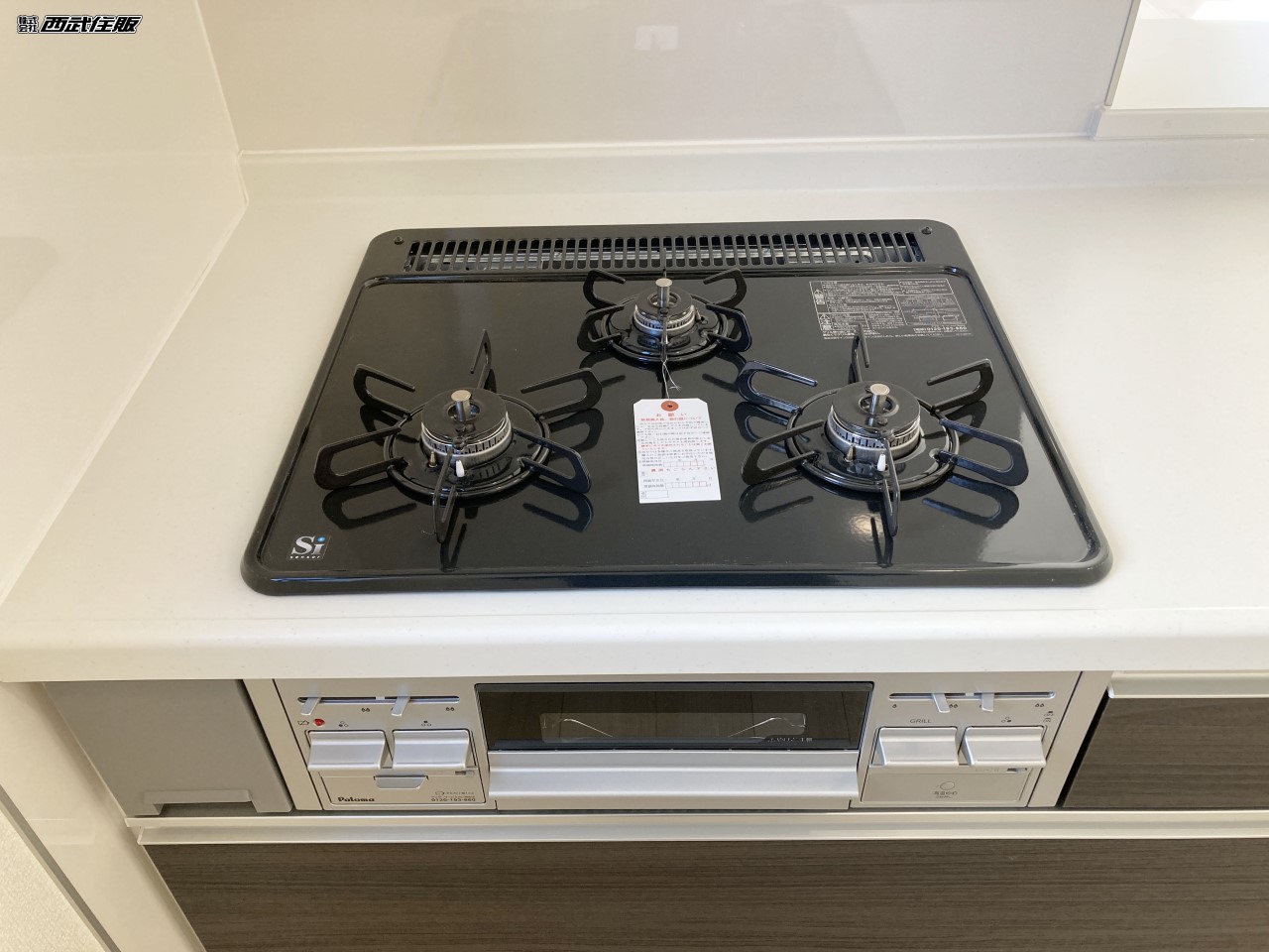 【3口ガスコンロ】 お料理がはかどりそうですね!グリルもついています。同仕様写真