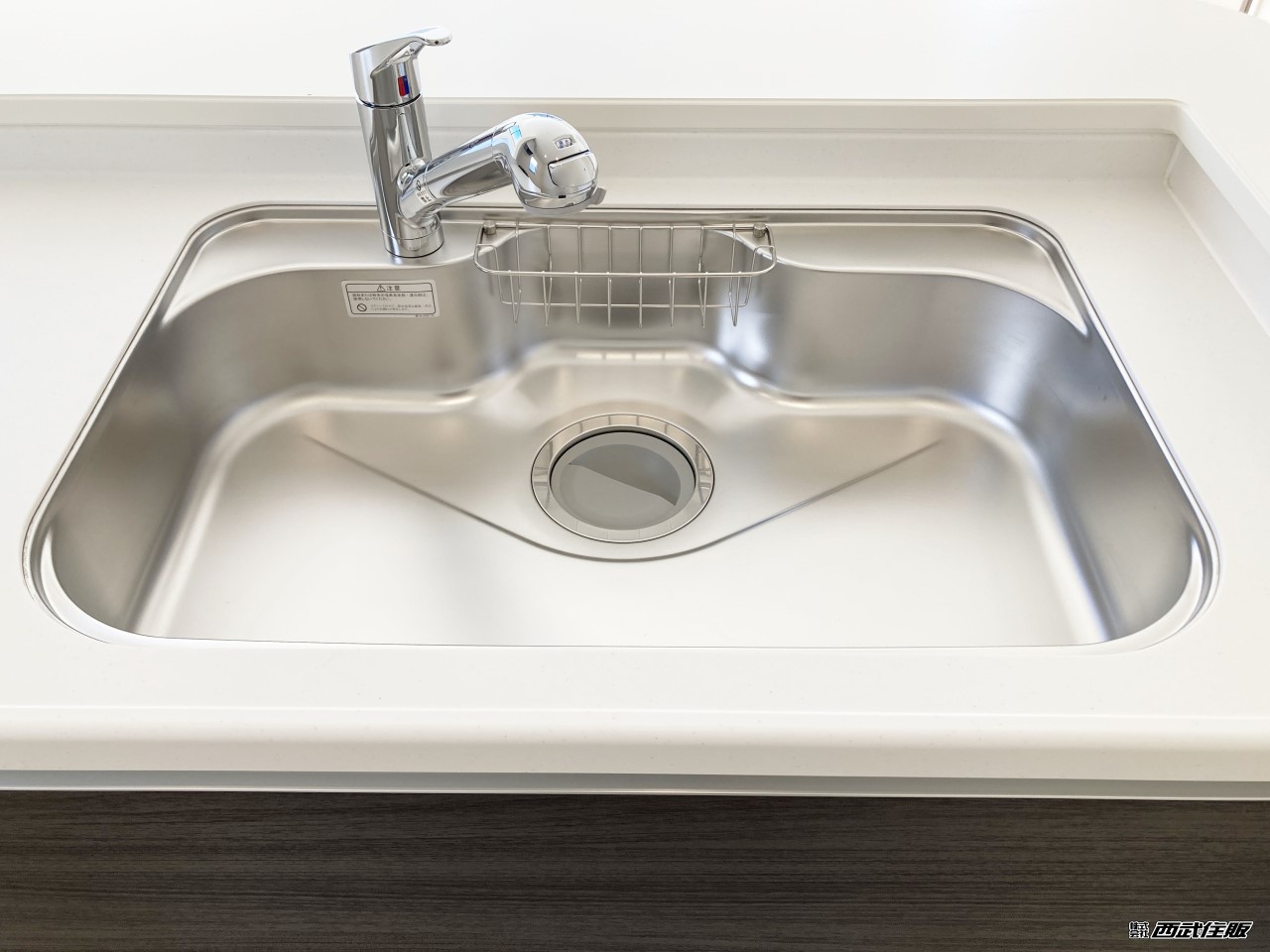 【キッチン水栓】ビルトインタイプの浄水器で、飲み水も安心です。同仕様写真