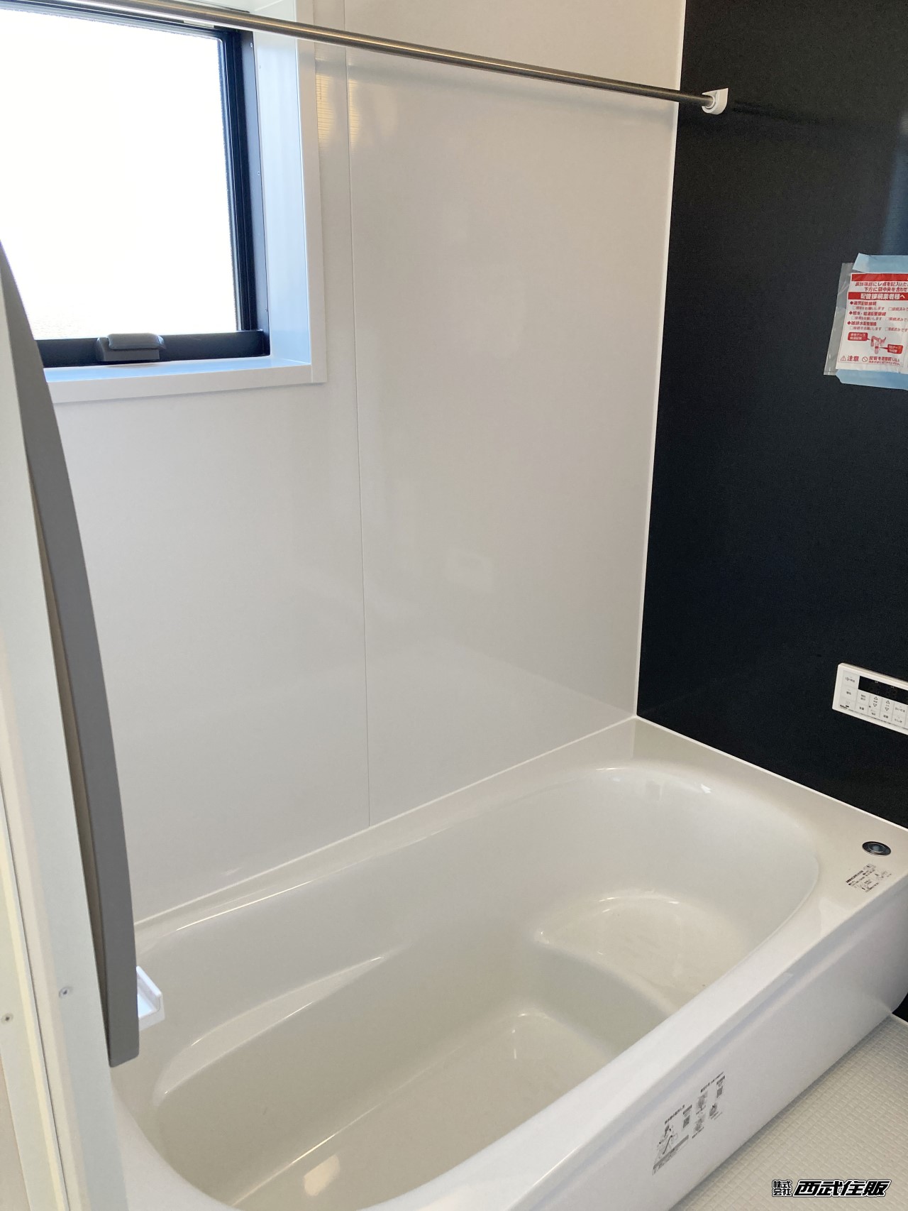 【浴室】 落ち着いたアクセントのお色が素敵なバスルームです。同仕様写真