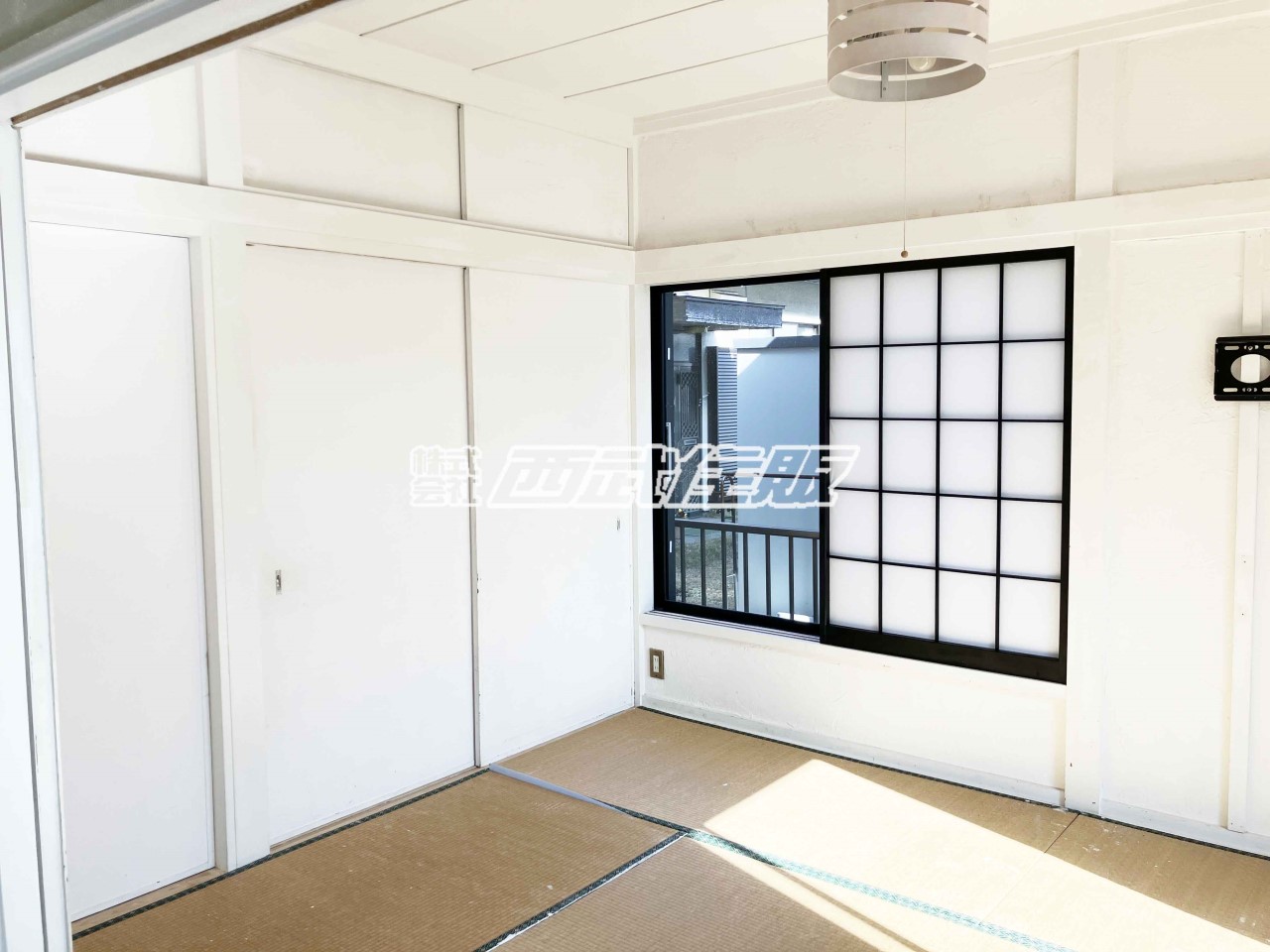 【1階・和室】リビングのとなりにある和室は明るく気持ちの良い空間です。